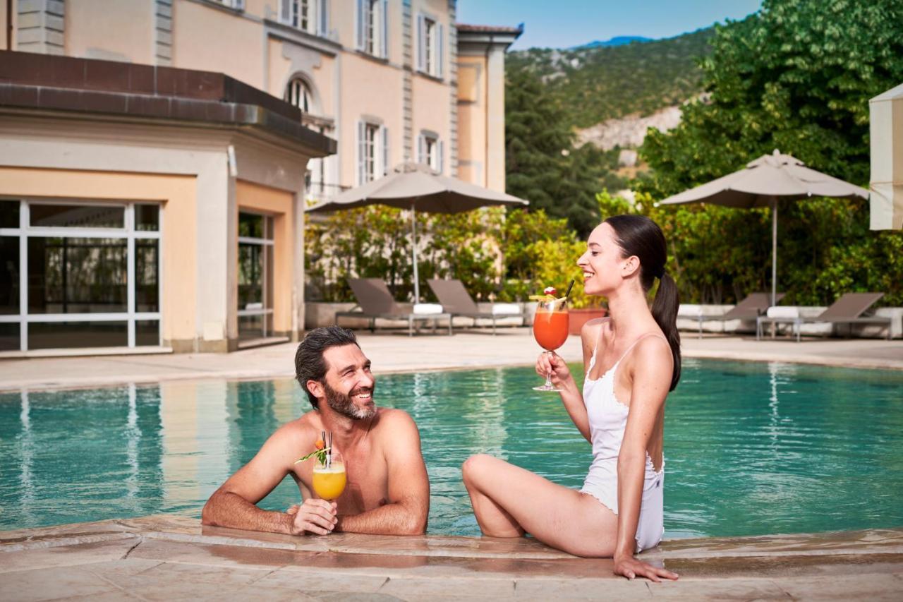 Bagni Di Pisa Palace & Thermal Spa - The Leading Hotels Of The World San Giuliano Terme Esterno foto A couple at a pool