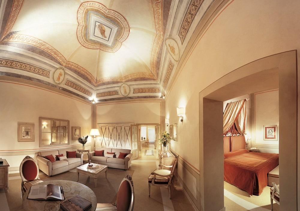 Bagni Di Pisa Palace & Thermal Spa - The Leading Hotels Of The World San Giuliano Terme Esterno foto A suite at the Hotel Excelsior